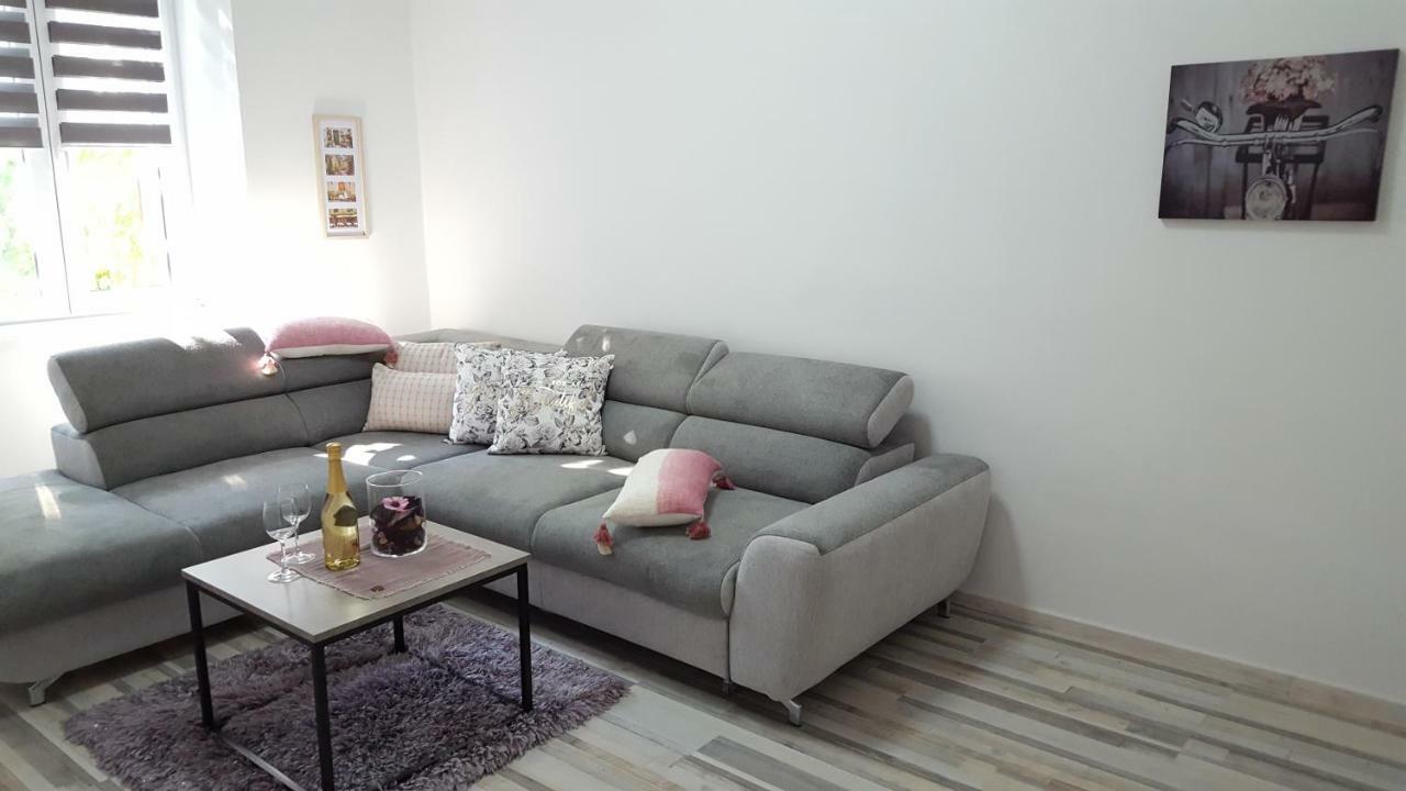 Apartment Imperia *** 普拉 外观 照片